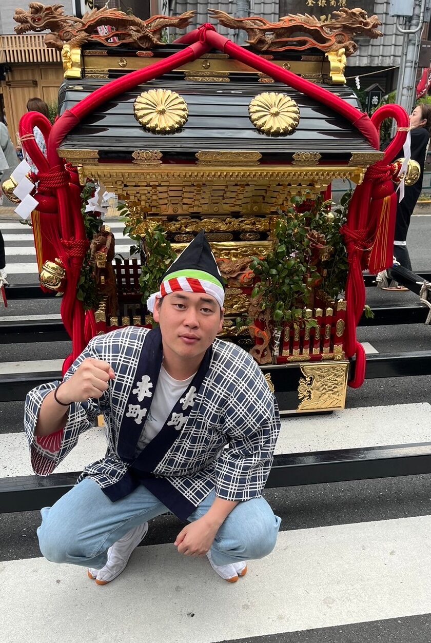 大学がある府中市で1000年以上続く、くらやみ祭りで担いだお神輿